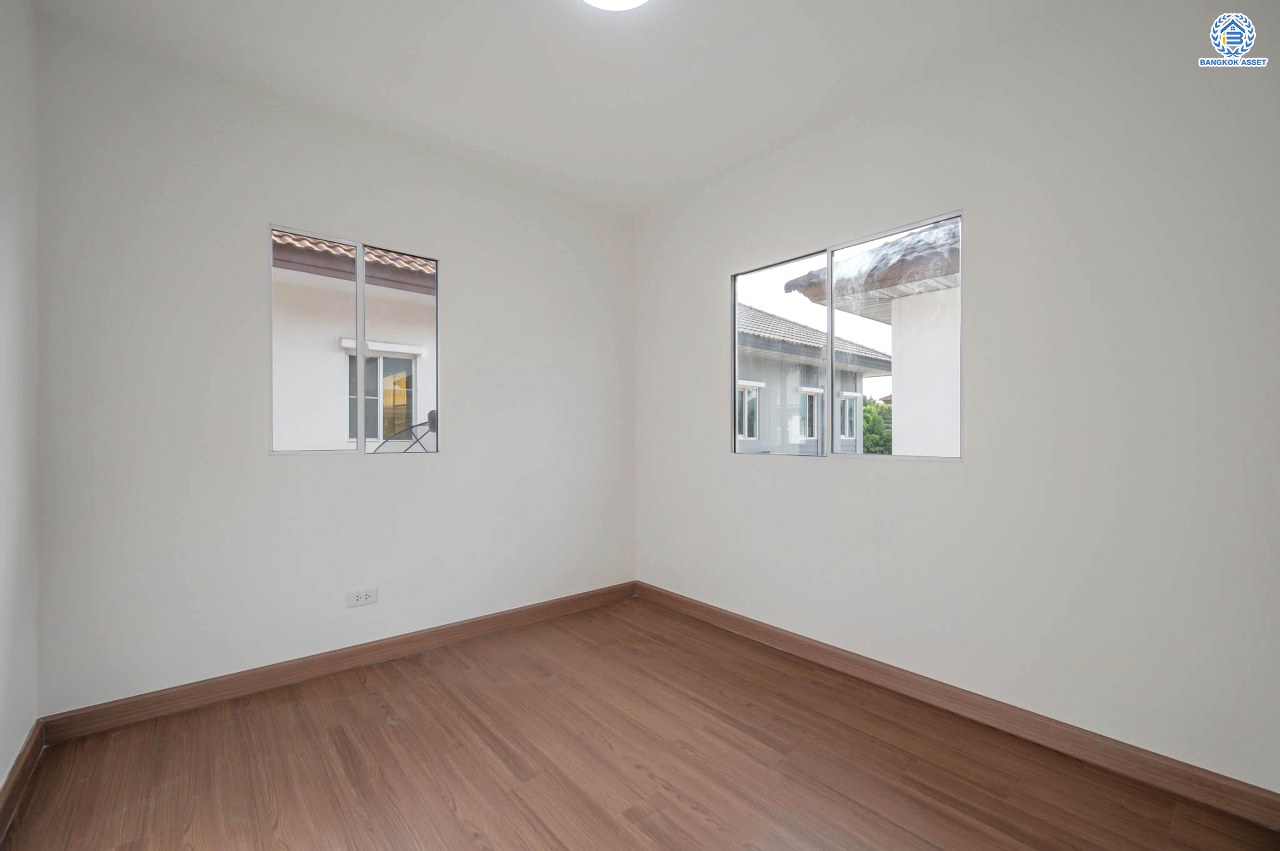 บ้านมือสองตกแต่งใหม่ โครงการ พฤกษาวิลเลจ10 บางใหญ่ หลังมุม เนื้อที่ 61 ตร.ว. ตอบโจทย์ทุกการอยู่อาศัย ฟังก์ชัน 3 ห้องนอน 2 ห้องน้ำ 1 ที่จอดรถ บรรยากาศเป็นส่วนตัว บนทำเลศักยภาพ เชื่อมต่อถนนกาญจนาภิเษก ใกล้เซ็นทรัลเวสต์เกต ทางด่วน "ศรีรัช" และรถไฟฟ้า "สถานีตลาดบางใหญ่"